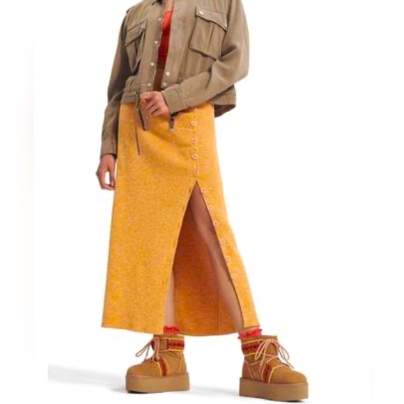 NEW UGG - Classic Mini II Braid Platform - Picture 7 of 16